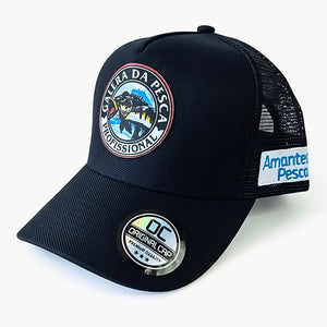 Boné de Pesca Zanter Pro Fishing na cor preta visto de lado, com sua estampa bordada em foco