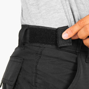 Calça Tática Masculina Explorer Preta mostrando seu leash de ajuste