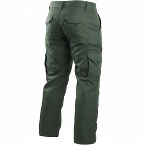 A Calça Tática Masculina Versatile na cor verde mostrada de costas, mostrando seus detalhes