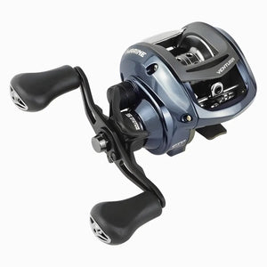 A Carretilha Marine Sports New Ventura VT5 vista na diagonal, com seu manivela do lado direito