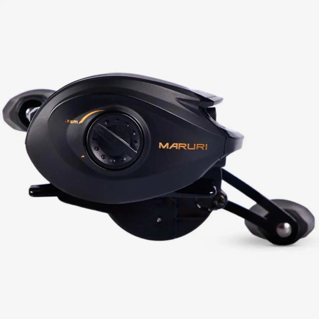 Vista lateral da Carretilha Maruri Black Tamba Pro com manivela de alumínio de 110mm