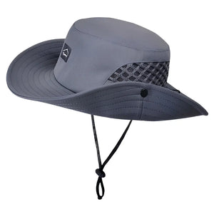 O Chapéu de Pesca Zanter Air Trek na cor cinza escuro em foco no centro, com o fundo branco
