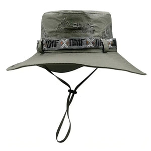 O Chapéu de Pesca Zanter Explorer Max na cor Light Olive Green visto de frente, com o fundo branco