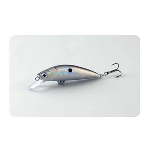 Isca tipo minnow do Kit Isca Artifical Minnow Wave na cor prateada vista de lado em fundo claro