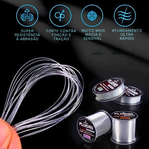 Uma mão segurando vários fios da linha monofilamento revestida com fluorcarbono do lado esquerdo, e 4 carretéis do lado direito