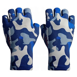 Um par das Luvas de Pesca Pro Hand na cor camuflada azul mostrando seu acabando e sua estampa