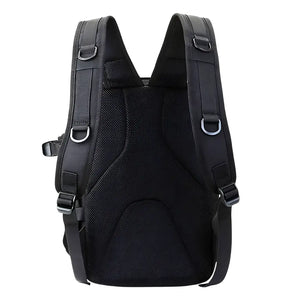 A Mochila de Pesca Zanter Angler Preta vista de costas, com o fundo branco