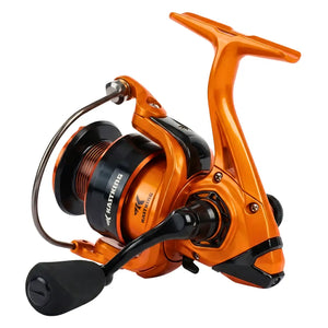 Molinete de Pesca Lethal Blaze mostrado na parte de trás, com foco na sua manivela na cor preta e em seu ajuste do anti-reverso