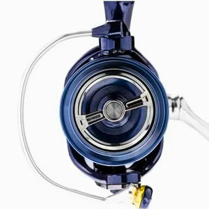 Molinete Marine Sports Azura 1000 mostrado de frente, com o foco em seu ajuste de freio