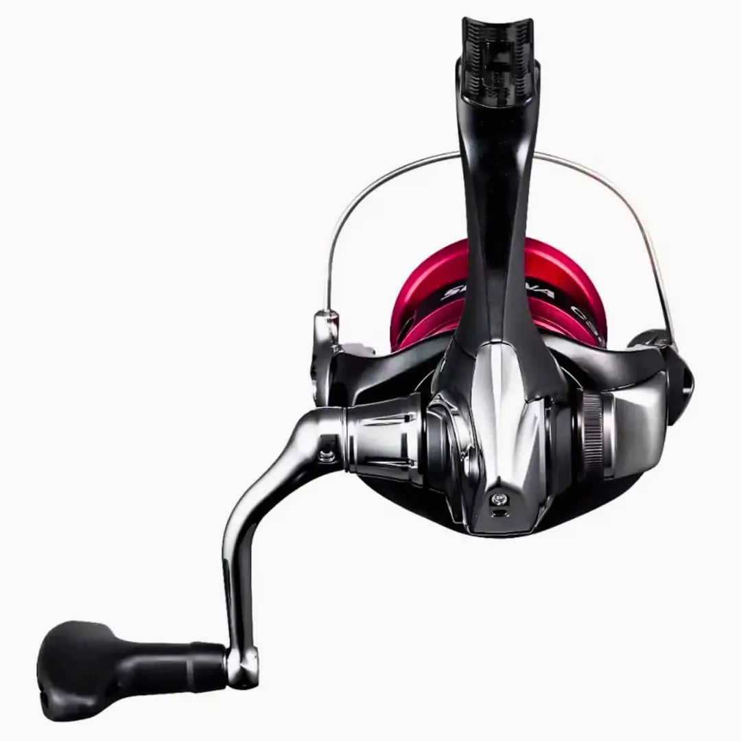 Molinete Shimano Sienna FG 500 com relação de recolhimento 5.6:1 para respostas rápidas na fisgada dos peixes.