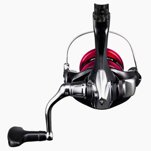 Molinete Shimano Sienna FG 500 com relação de recolhimento 5.6:1 para respostas rápidas na fisgada dos peixes.