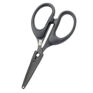 Tesoura de Pesca Marine Precision fechada, com sua bainha e seu bico virado para baixo