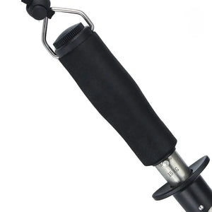 O Cabo em EVA do Alicate de Contenção Booms Gripper no centro em foco, com sua balança logo abaixo