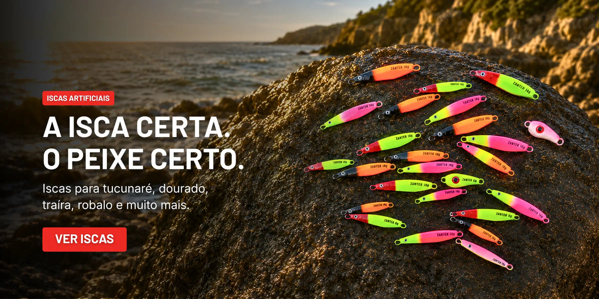 Iscas Artificiais modelo micro jig em cima de uma pedra na costeira de uma praia, ao lado esquerdo informações sobre iscas artificiais para pescar peixes variados