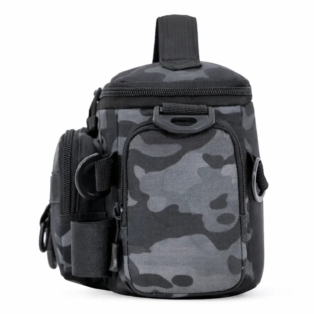 A Bolsa de Pesca Zanter Compact vista de lado, com seu bolso com zíper em foco