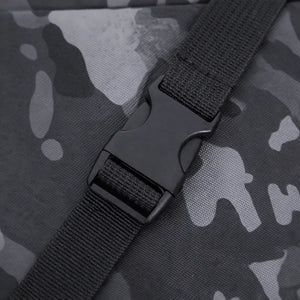 Um cinto de engate rápido preso na Bolsa de Pesca Zanter Compact