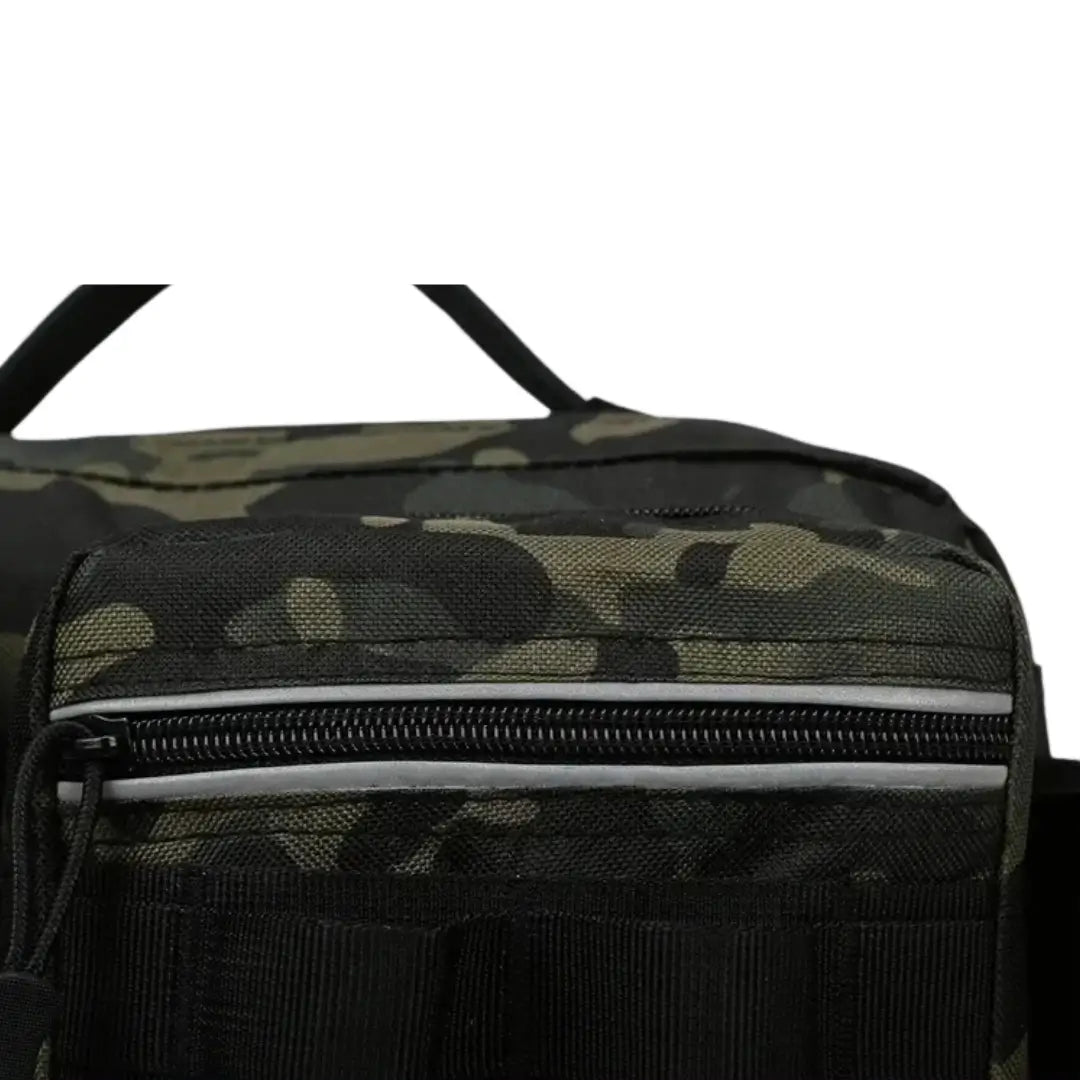 Foco no bolso em zíper da Bolsa de Pesca Zanter Forest