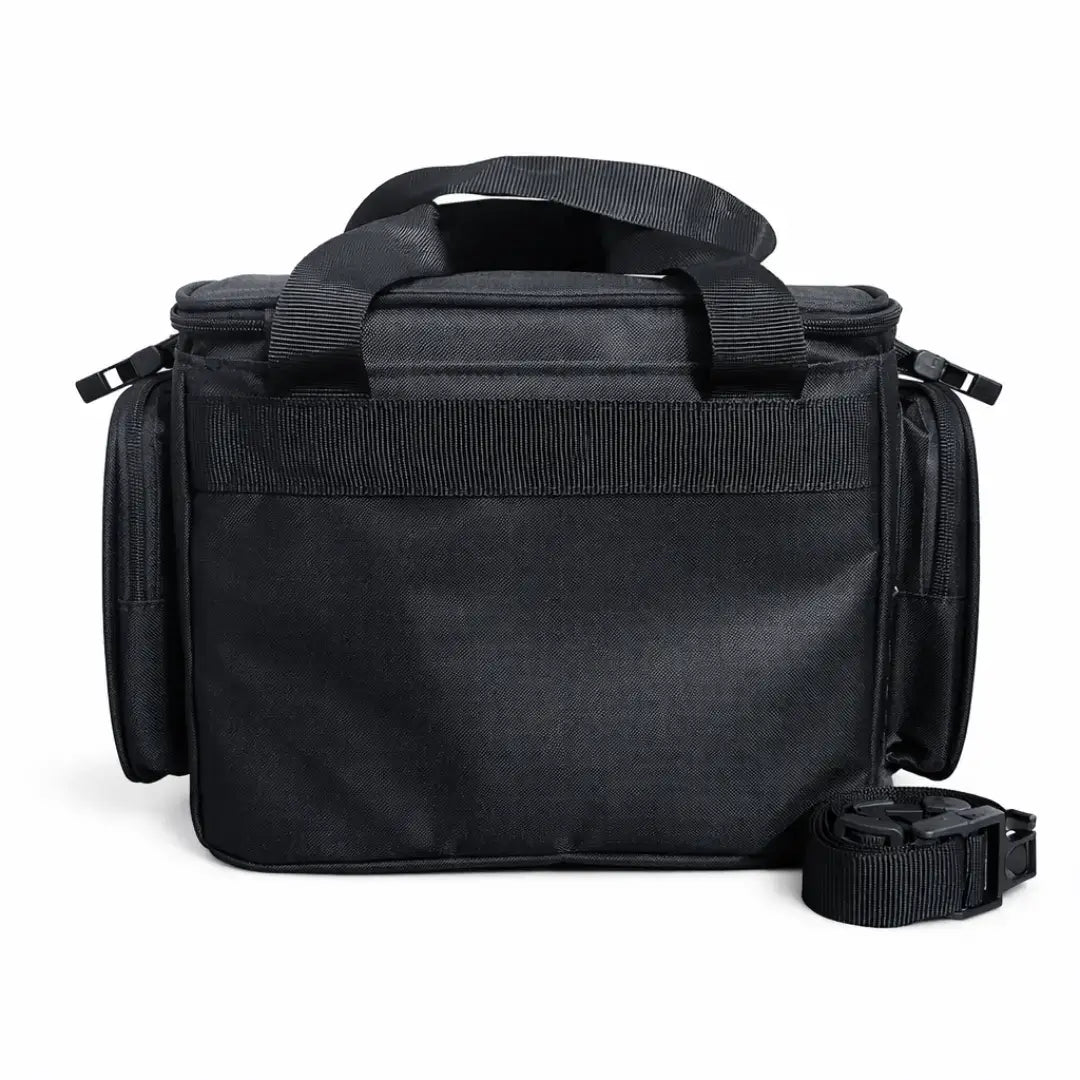 A Bolsa de Pesca Zanter Moor Preta mostrada de costas