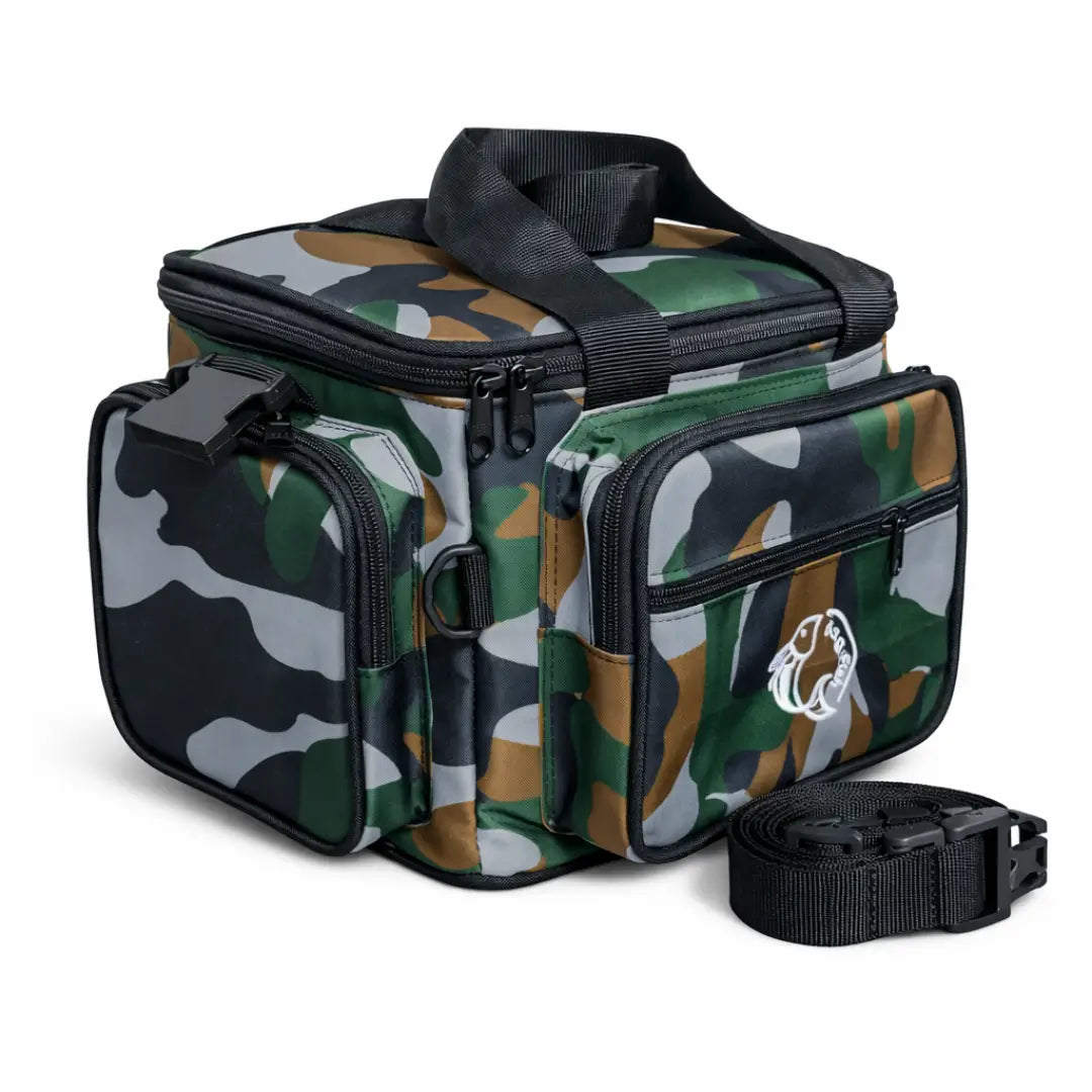 A Bolsa de Pesca Zanter Moor Camuflada Verde vista na diagonal