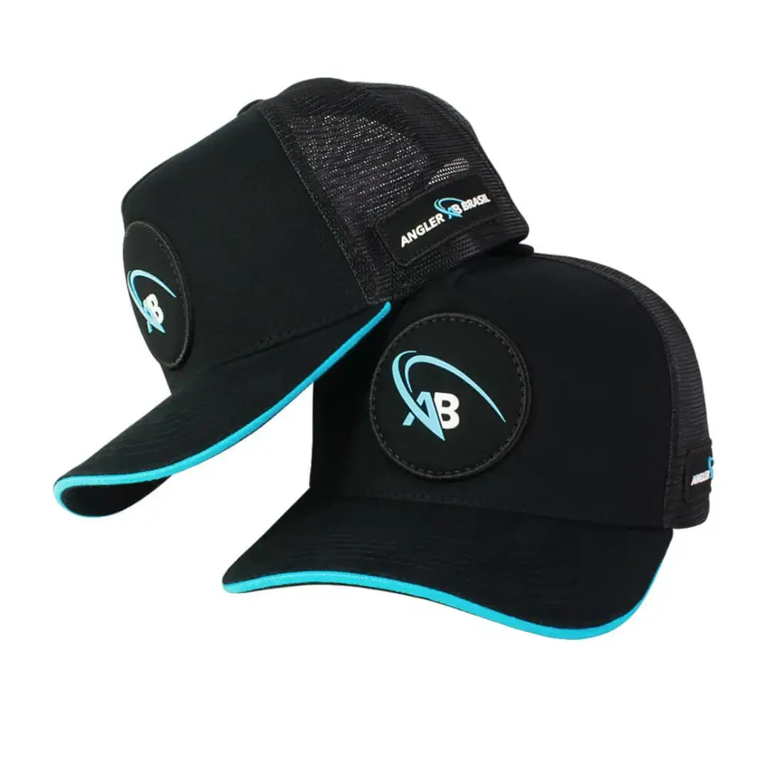 Dois Bonés de Pesca Angler Signature, um em cima do outro