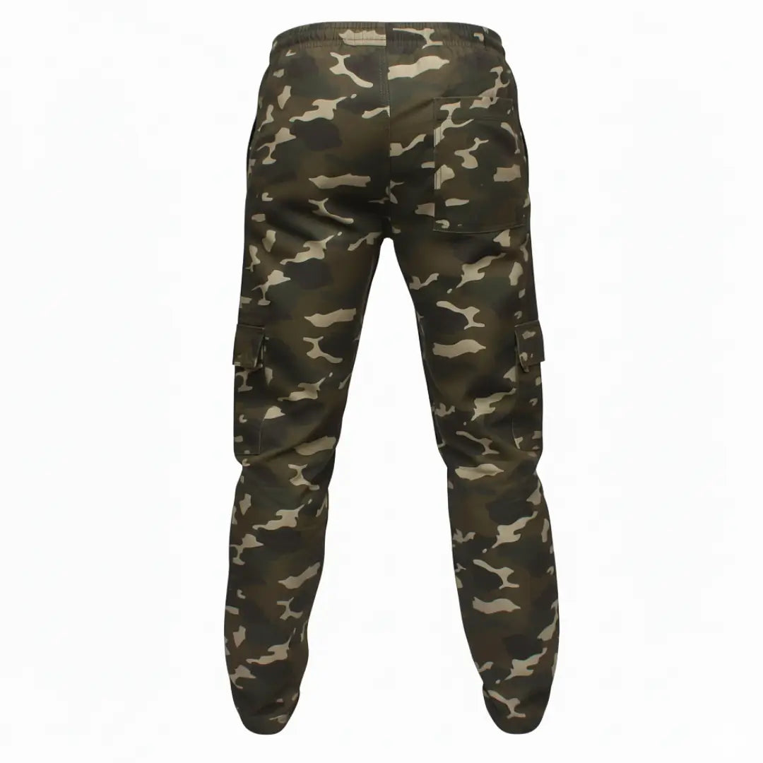 Calça Tática Masculina Zanter Camuflada Verde mostrada de costas, com seu bolso traseiro aparente