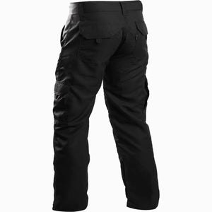 A Calça Tática Masculina Versatile na cor preta vista de costas, mostrando seus detalhes