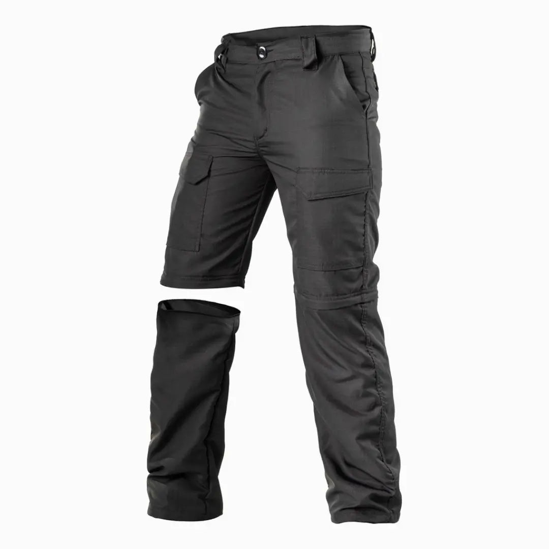 A Calça Tática Masculina Vira Bermuda preta vista na diagonal, com a barra da perna removida