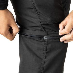 Calça Tática Masculina Vira Bermuda preta mostrando sua parte removível com zíper para a calça virar uma bermuda