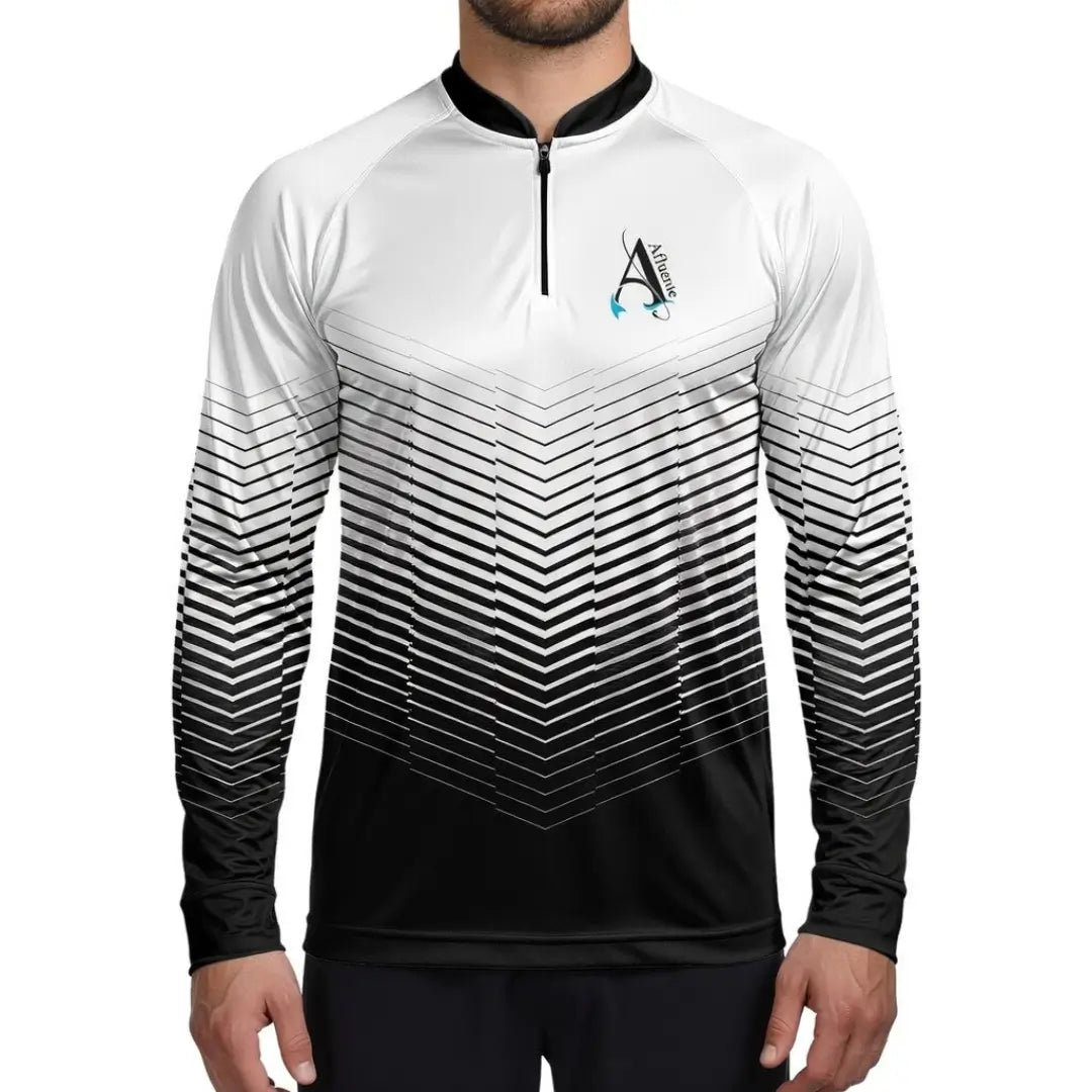 Uma pessoa mostrada de frente usando a Camisa de Pesca Extreme Black Ice