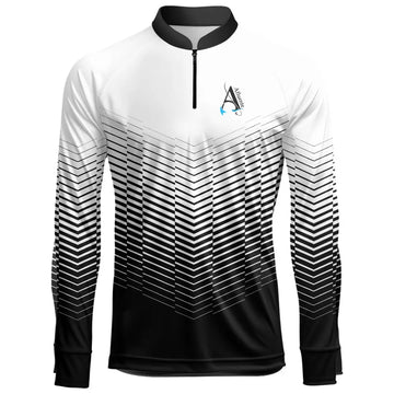 A Camisa de Pesca Extreme Black Ice Mostrada de frente, com suas listras e sua logo em foco