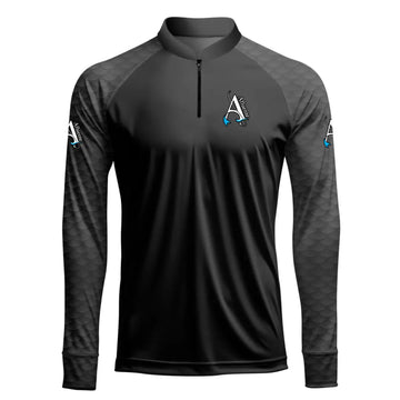 A Camisa de Pesca Onyx mostrada de frente, com destaque para sua estampa nas duas mangas e sua logo no peito