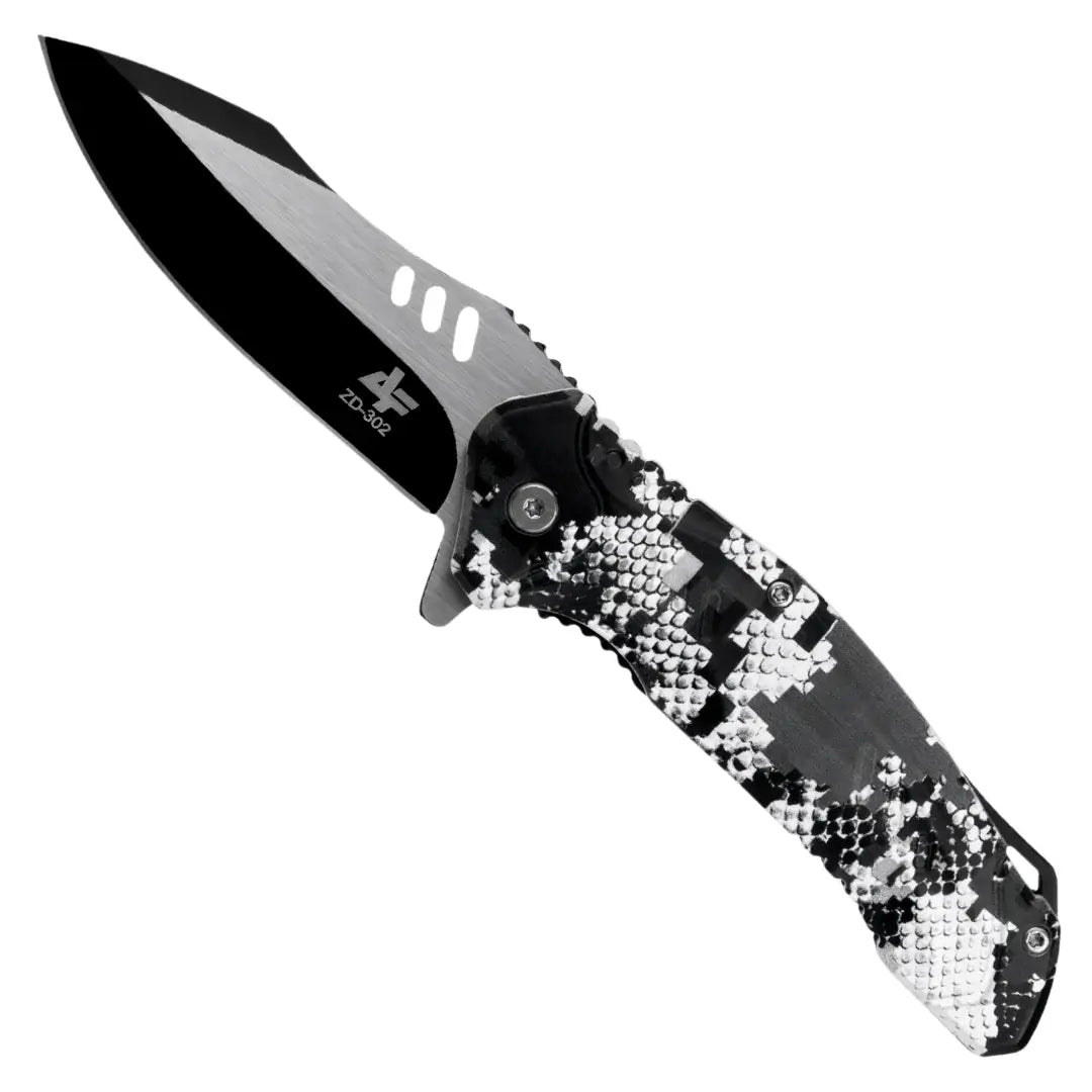 O Canivete Tático Albatroz Krait visto na diagonal, com seu cabo estampado e sua lâmina escura em destaque