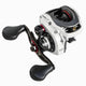 A Carretilha Marine Sports Brisa LS 8000 vista de lado, com seus pegadores emborrachados e sua estrela ponto a ponto no foco