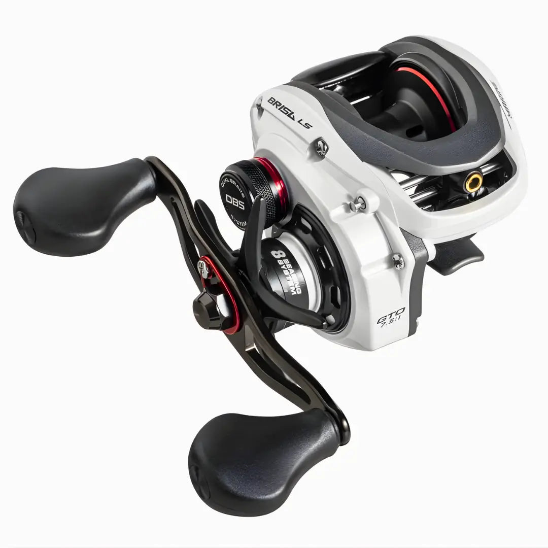 A Carretilha Marine Sports Brisa LS 8000 vista de lado, com seus pegadores emborrachados e sua estrela ponto a ponto no foco