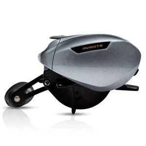 Vista lateral da tampa da Carretilha Maruri Avante Slim com logotipo Avante