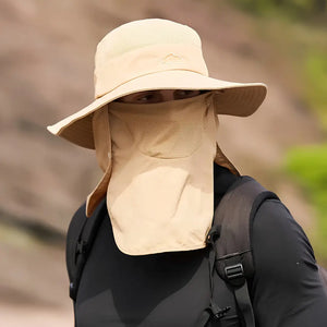 Um aventureiro usando o Chapéu de Pesca Expedition Pro de secagem rápida na cor caqui, com seu rosto coberto com o protetor do chapéu