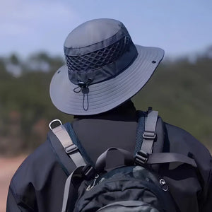 Chapéu de Pesca Zanter Air Trek cinza escuro sendo mostrado na parte de trás, com seu ajuste de cabeça em foco