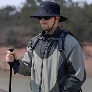 Chapéu de Pesca Zanter Air Trek preto usado por um pescador ao ar livre
