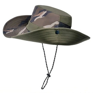 O Chapéu de Pesca Zanter Camo Trek na cor verde militar em foco, com seu cordão de ajuste em amostra e o fundo branco