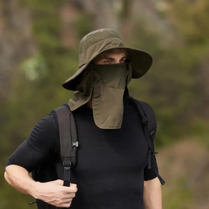 Um homem usando o Chapéu de Pesca Zanter Expedition Pro e sua proteção de rosto, ambos na cor verde