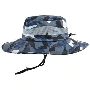 Chapéu de Pesca Zanter Camo Tatical na cor azul visto em foco, com o fundo branco