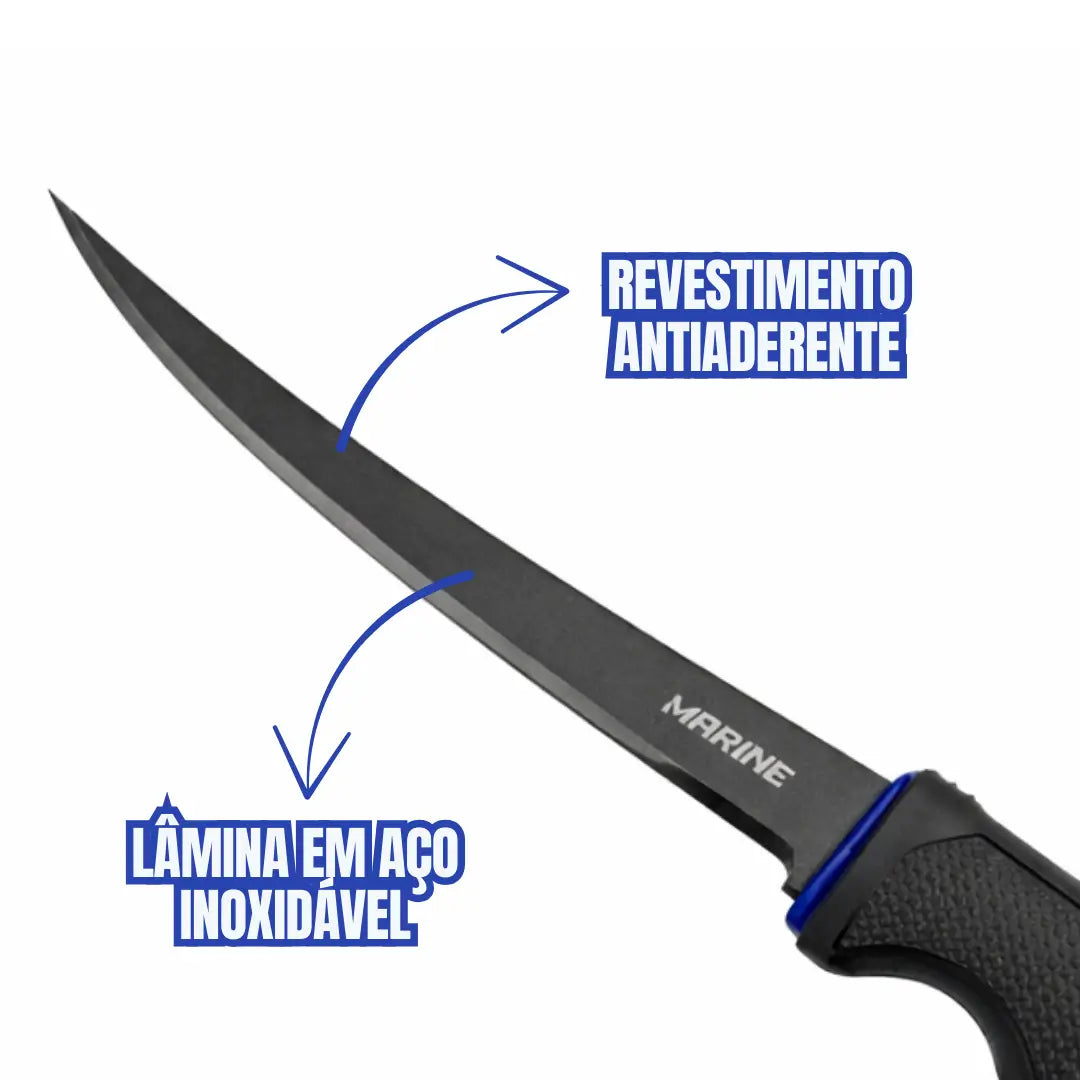 A lâmina da Faca de Pesca Marine Sports Fileteira em foco, com duas informações sobre ela, uma do seu aço e outra sobre seu revestimento
