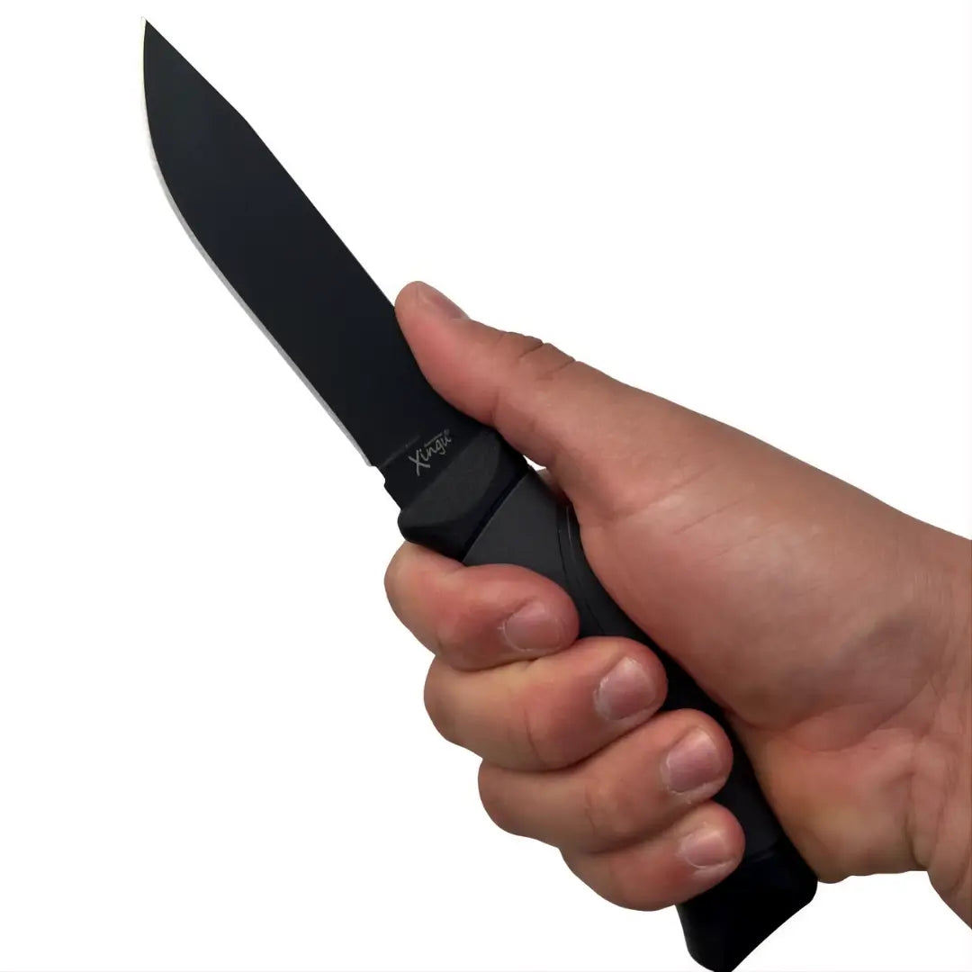 Uma mão segurando a Faca de Pesca Nox