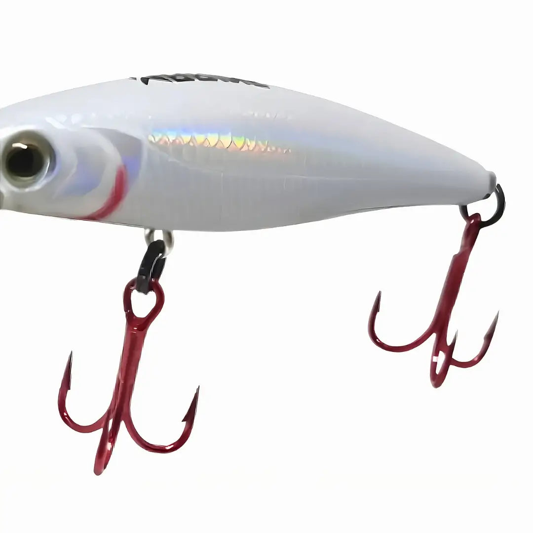 Isca Artificial Savage 85 vista do lado esquerdo, com suas duas garateias na cor vermelha em foco