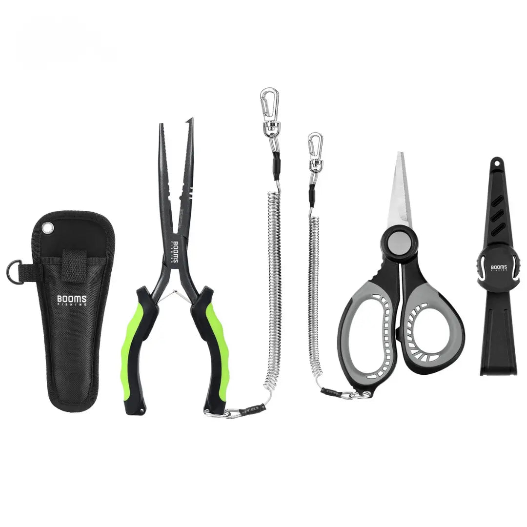 À esquerda a bainha e o alicate de pesca bico longo carbon, e na direita a tesoura de pesca cut pro com sua bainha