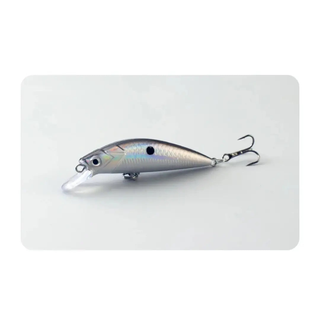 Isca tipo minnow do Kit Isca Artifical Minnow Wave na cor prateada vista de lado em fundo claro