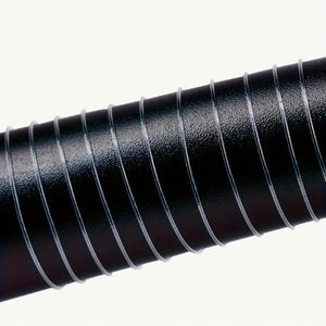 A Linha monofilamento revestida com fluorcarbono enrolada em um objeto cilíndrico e preto