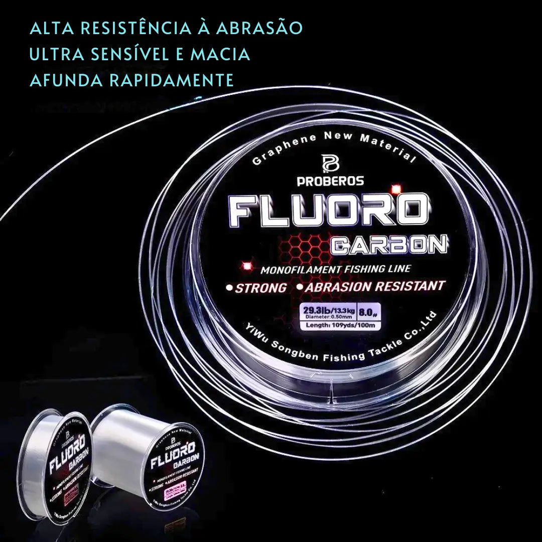 Um carretel da linha monofilamento revestida com fluorcarbono no centro em destaque, com dois carretéis menores do lado esquerdo