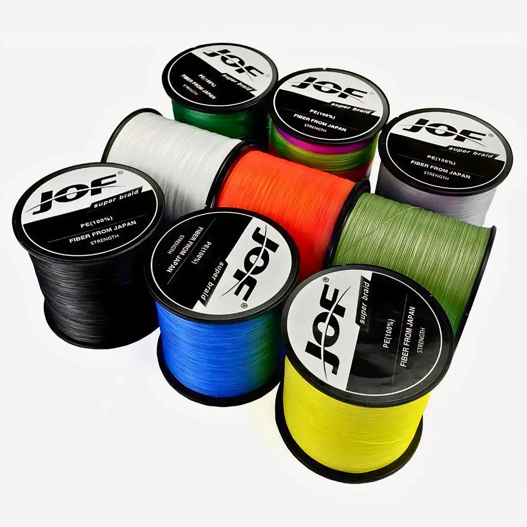9 carreteis da Linha Multifilamento Jof Super Braid em várias cores em destaque, alguns estão em pé e outros deitado
