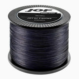 O Carretel da Linha Multifilamento Jof Super Braid na cor preta em foco, com o fundo branco